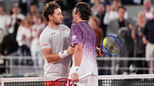 Fonseca faz história e chega às quartas masculinas de Roland Garros 22 anos após Guga