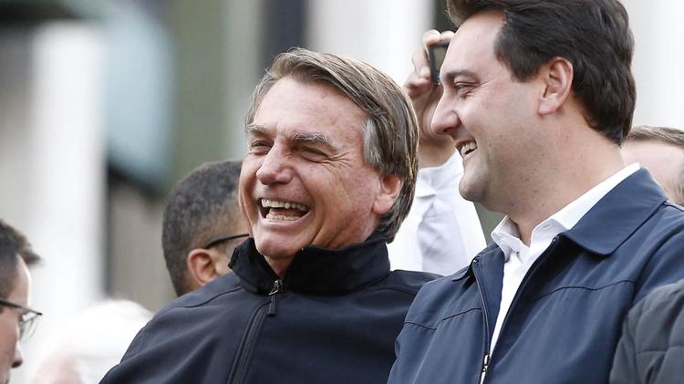 Flávio Bolsonaro busca apoio de Ratinho Júnior e enfrenta resistência