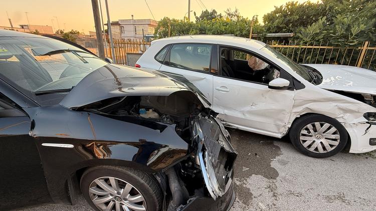 Taranto, violento schianto in via Tintoretto a Talsano: tre feriti