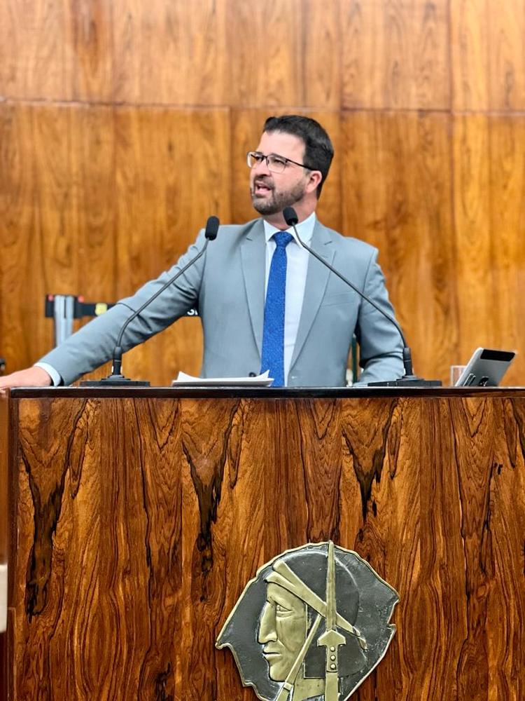DEPUTADO NERI, O CARTEIRO, DESTINA RECURSOS PARA CAMINHÃO REFRIGERADO PARA A SAÚDE E EXAUSTORES NOS PAVILHÕES