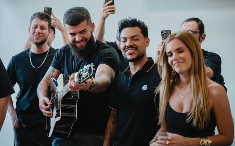 Panda, Mari Fagundes e mais: artistas sertanejos emocionam com homenagem de Dia das Mães em lar de idosos, em Goiás