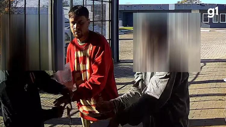 VÍDEO: Detento com mais de 34 anos de pena sai pela porta da frente em prisão do RS; policial penal suspeito de facilitar fuga foi preso