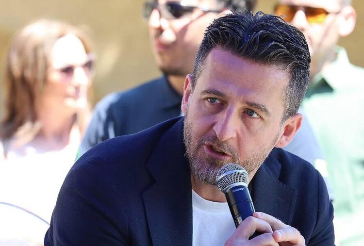 Stasi ai domiciliari, FdI attacca il centrosinistra: «Conte e Schlein cosa hanno da dire?»