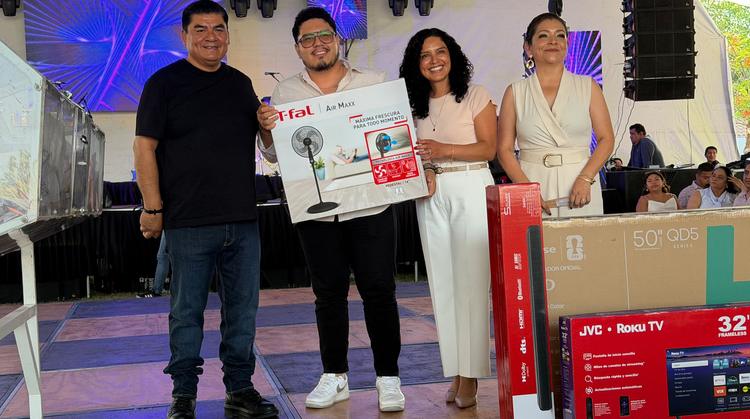 ¡Gran festejo en Yecapixtla! El alcalde 'Gallo' Sánchez celebra a los docentes