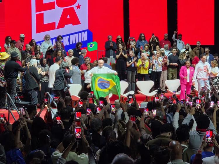 Lula se reúne com artistas na Lapa, Rio, na reta final da campanha