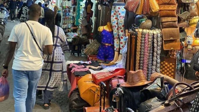 فوضى عرض السلع تعزل درب ضباشي ومواطنون بمراكش العتيقةيطالبون بمقاربة صارمة