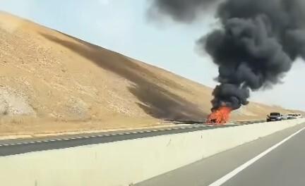 احتراق سيارة بالطريق السيار بالقرب من ابن جرير
