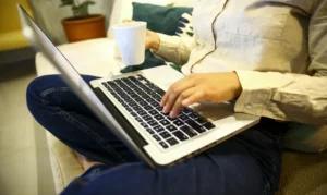 09 07 2020 teletrabalho 7 Sete em cada dez brasileiros temem comprar remédios pela internet