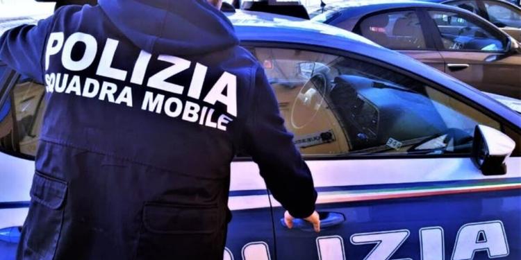 Fermato con una pistola clandestina nel marsupio, arrestato un 56enne nel Catanese