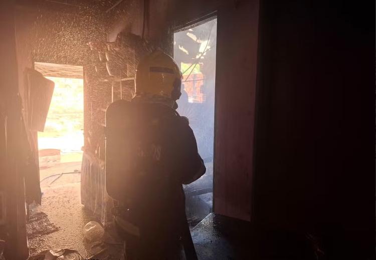 Cadeirante morre carbonizada durante incêndio dentro de casa no interior do TO, dizem bombeiros