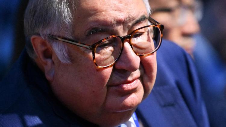 Terwijl Poetin escaleert, haalt EU Russische oligarchen van sanctielijst