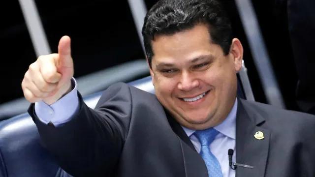 Alcolumbre sinaliza que pode acelerar 6x1
