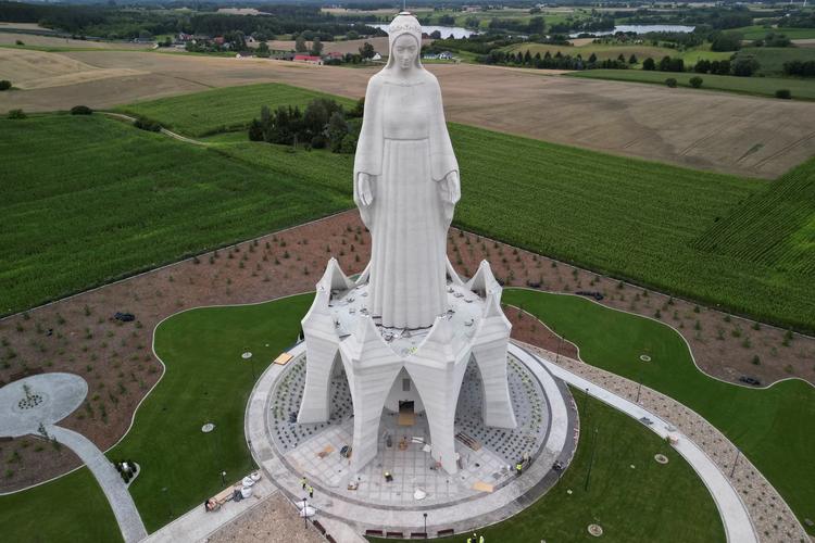Mais alta que o Cristo Redentor: Polônia inaugura estátua de 55 metros da Virgem Maria