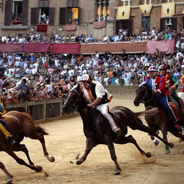 Al Palio di Siena vince l'Aquila, non accadeva dal '92