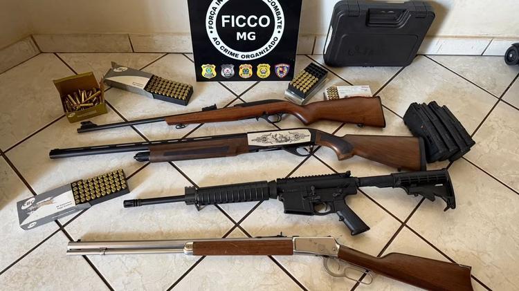 Dono de arsenal de uso restrito é investigado por fraudar registro de CAC para venda clandestina de armas em MG