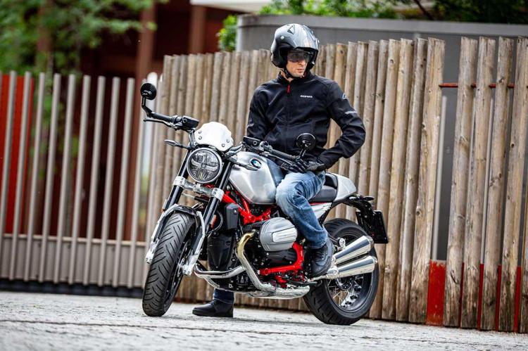 ACERBIS LANZA UNA NUEVA LÍNEA DE VAQUEROS PARA MOTO