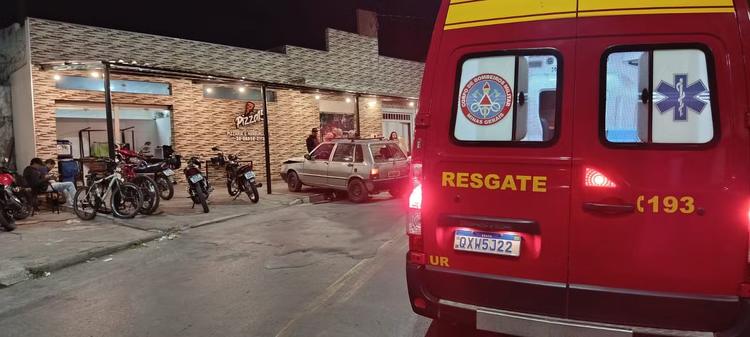 Moradores dizem que já haviam pedido mudanças em cruzamento onde carro invadiu pizzaria em Montes Claros