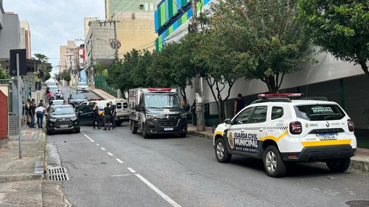 Mulher é morta a tiros em avenida de BH; suspeito do crime também foi achado morto