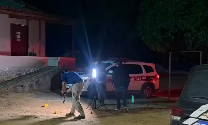 Homem é morto com mais de 30 tiros após ter casa invadida, na Grande João Pessoa