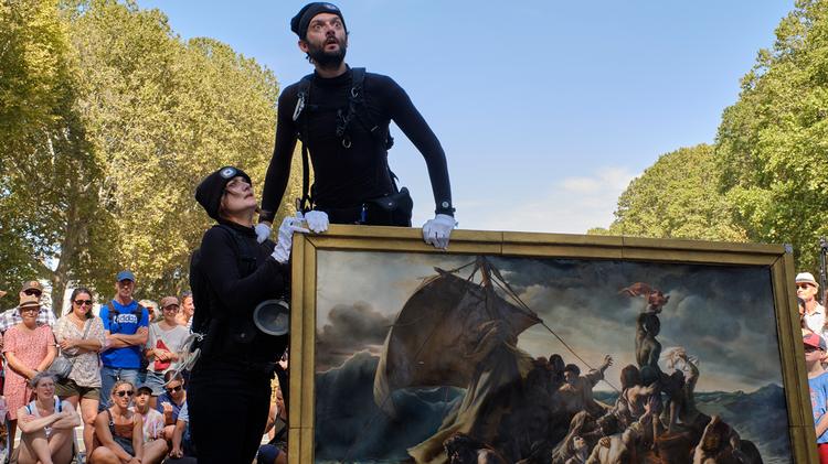 Rendez-vous sur l’esplanade du MUDAAC avec le duo de clown des Etablissements Lafaille