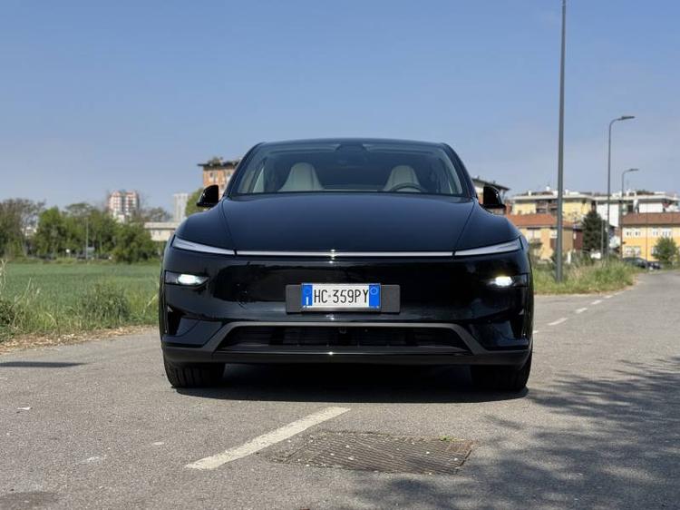 Tesla Model Y Performance: guarda le foto 2