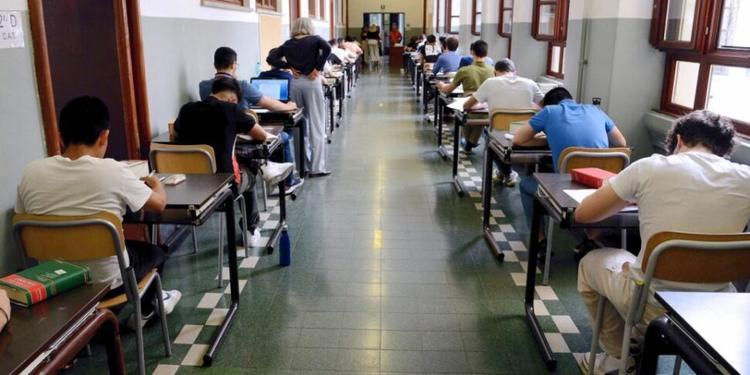 Maturità: ammessi il 96,8%, il numero più alto di non ammessi è in Sardegna. Domani la prova di italiano
