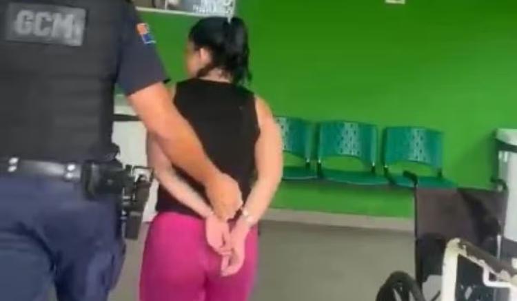 Mulher é detida após agredir funcionários de escolas ao ter matrícula da filha negada em SP