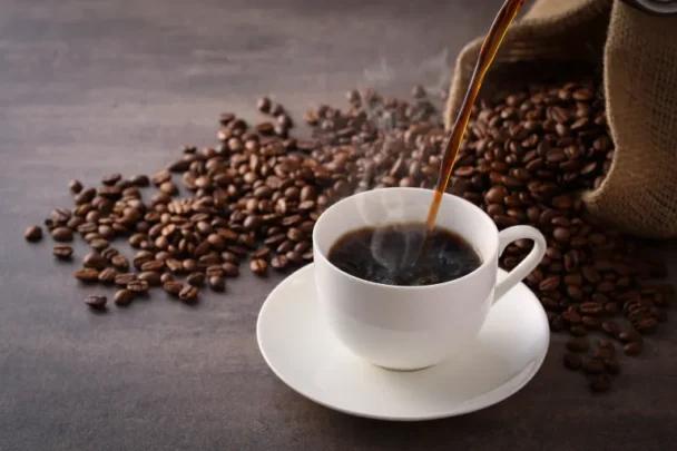 عادة يومية خطيرة.. ماذا تفعل القهوة بمعدتك دون إفطار؟