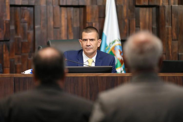Justiça do Rio suspende Comissão da Alerj sobre gastos públicos criada por Douglas Ruas