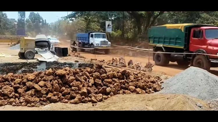 Cacora locals block road over truck’s release in fatal accident