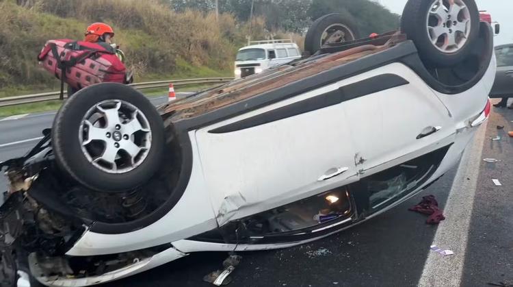 Acidentes em sequência com carro, caminhão e carreta deixam feridos na Rodovia Anhanguera em Limeira