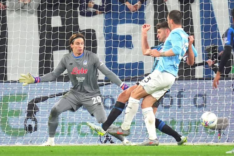 Coppa Italia, uno straordinario Motta manda la Lazio in finale: Atalanta battuta ai rigori