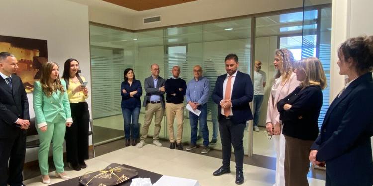 Regione Calabria, firmato il contratto di due nuovi dirigenti. L’assessore Montuoro: “Sancito il ritorno ai concorsi pubblici dopo 16 anni, pronti a nuove assunzioni”