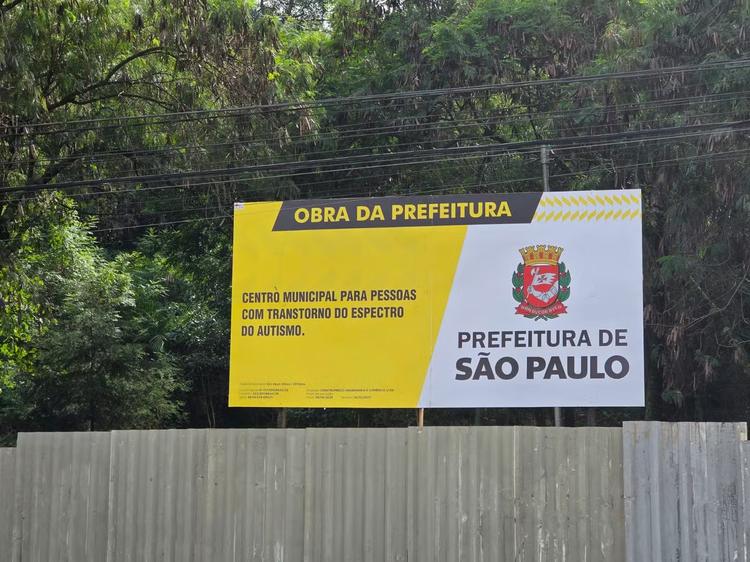 Moradores tentam impedir derrubada de árvores em praça com Mata Atlântica nativa na Zona Oeste de SP