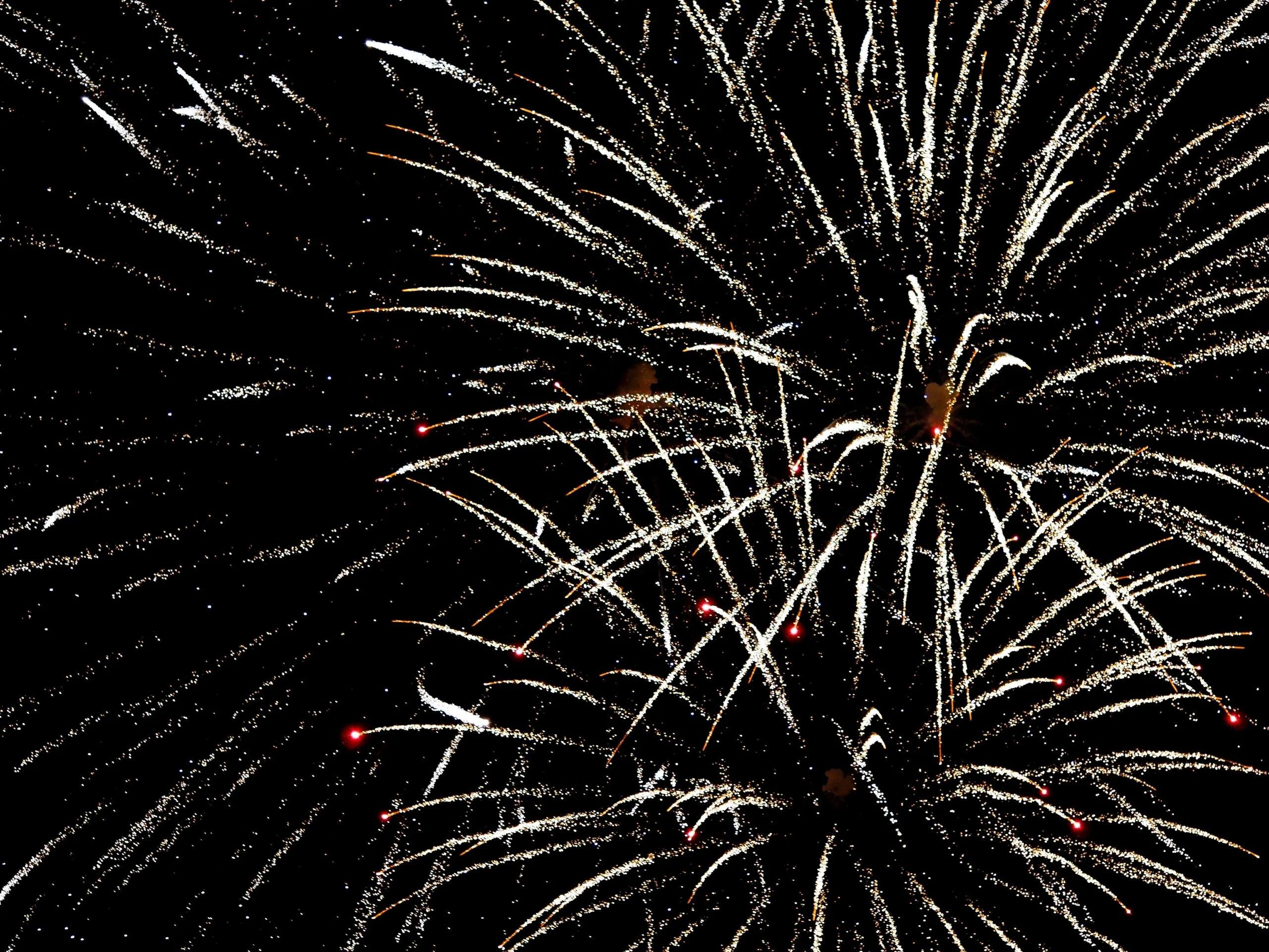 Salerno, fuochi d’artificio davanti al carcere: maxi multa per i responsabili
