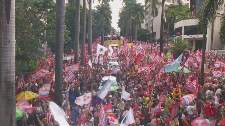 Lula reúne aliados e apoiadores em caminhada em BH