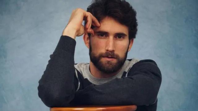 Ser filho de dois atores aumenta a minha autocobrança, diz Felipe Ricca