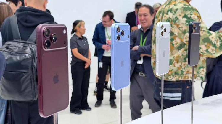 iphone 18 pro max phones on display at apple park