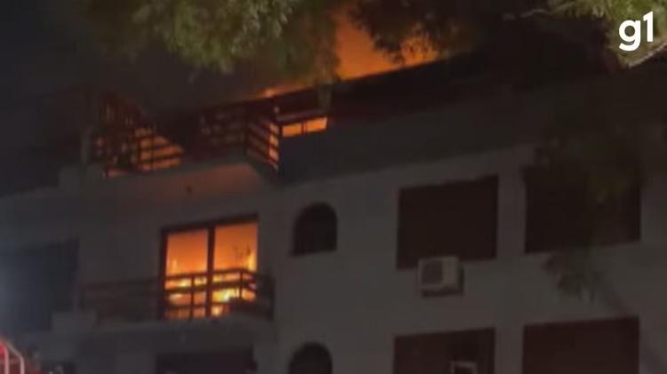 Incêndio atinge apartamento em Porto Alegre e vizinhos se assustam: 'Escutamos pequenas explosões'