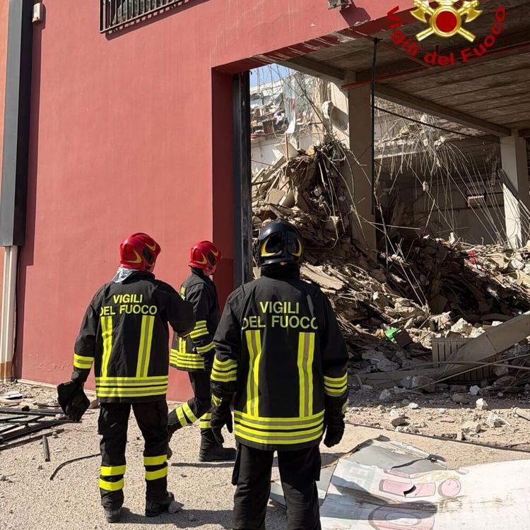 Esplode la bombola di gas e crolla il palazzo, 6 dispersi e diversi feriti gravi a Messina