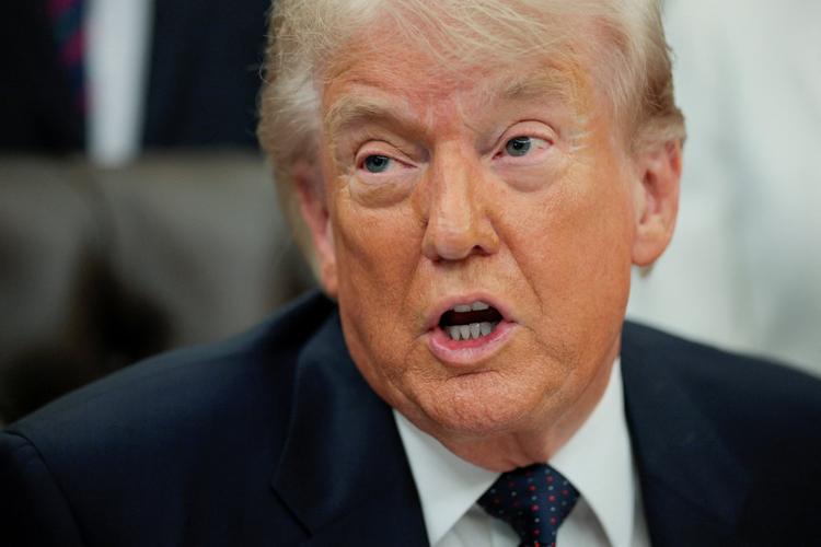 Trump diz que Irã 'concordou em não ter armas nucleares' em podcast