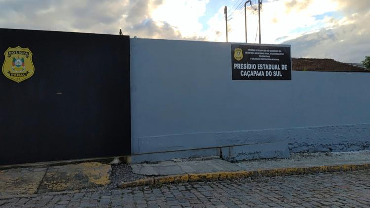 Quatro presos fogem de presídio no RS após arrancarem grades da cela e fugirem a pé, diz polícia; um se entregou