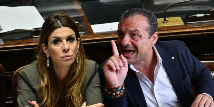 Regione Sicilia, De Luca chiede accesso a parere “secretato”: esposto contro Scurria e Siracusano
