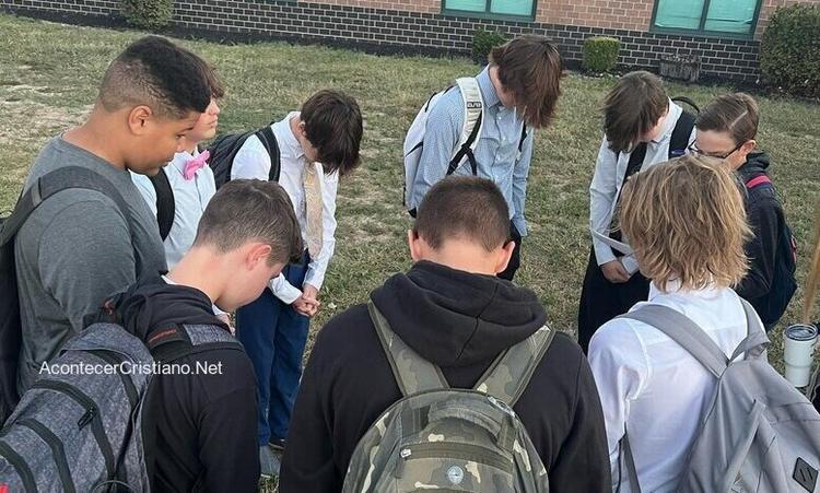 Alumnos realizan jornada de oración en escuelas de EEUU: "Hazme brillar, Señor"