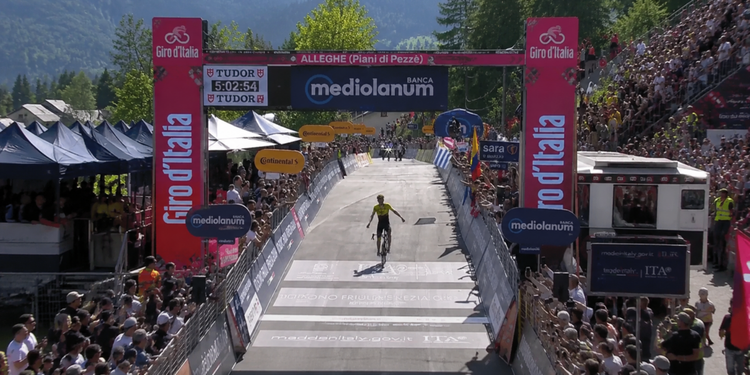 Giro d’Italia, Kuss trionfa ad Alleghe: sfuma nel finale il sogno di Ciccone