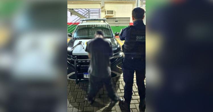 Foragido após “saidinha” é recapturado com faca na cintura e alicate de corte em Itajaí
