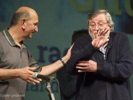 Morto Francesco Guccini. L’amico teologo, “un faro per molti: coerente fino alla fine”