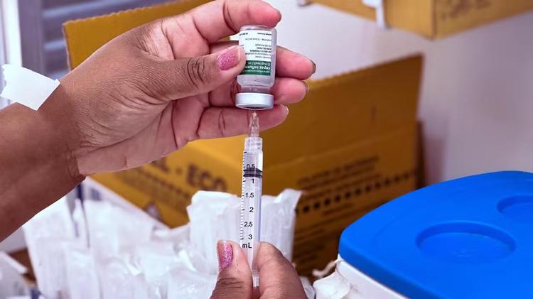 Vacina contra gripe é liberada para toda a população em Cuiabá após casos crescerem 74%