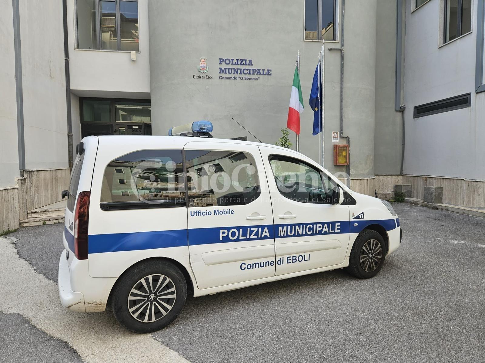 Tensione al CAS di Eboli, minaccia il personale con un taglierino: un ferito