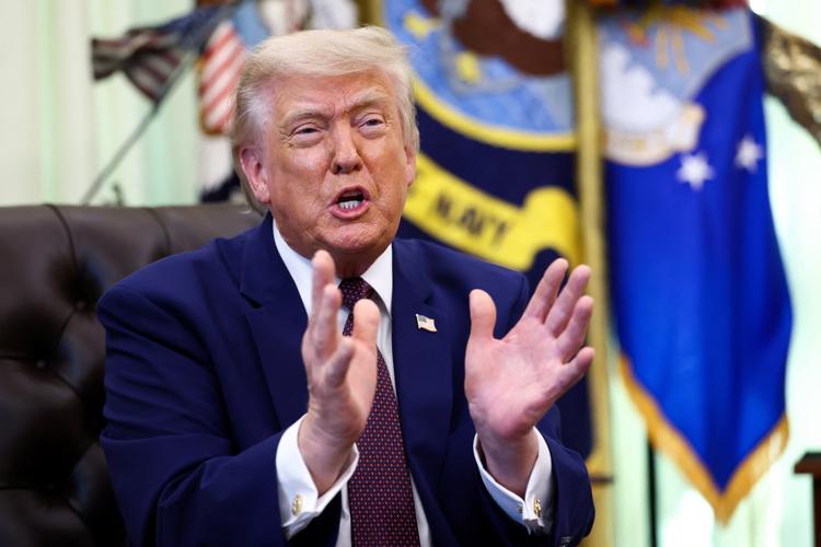 Juiz dos EUA invalida restrições do governo Trump à imigração legal